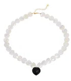 Choker with pearl beads in the shape of a heart, with a Heart pendant Gold